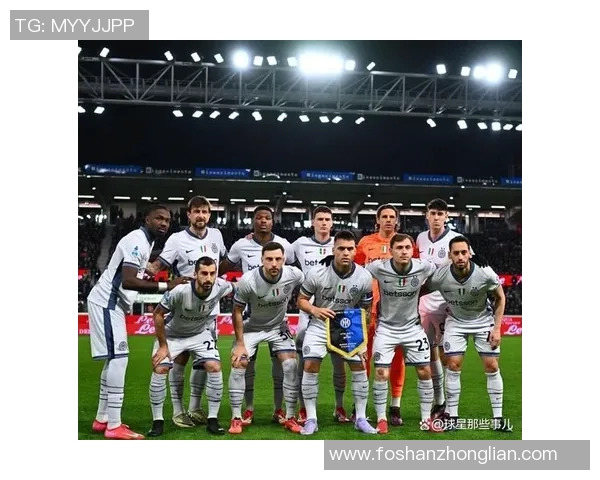 国米与尤文激战正酣双方球员拼尽全力争夺胜利 国米与尤文激战正酣双方球员拼尽全力争夺胜利