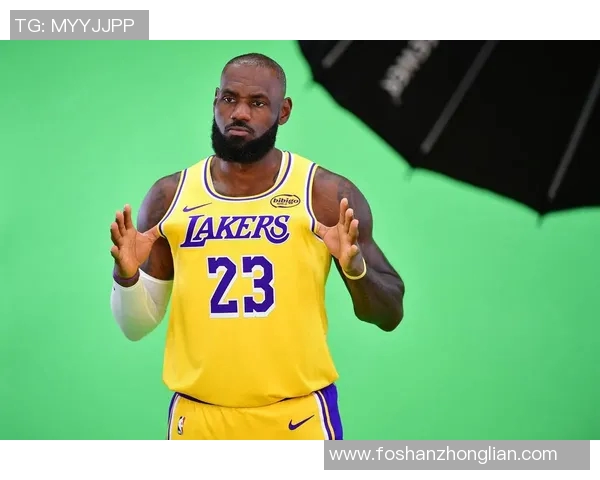 詹姆斯在湖人比赛中的精彩表现全程录像回顾与分析