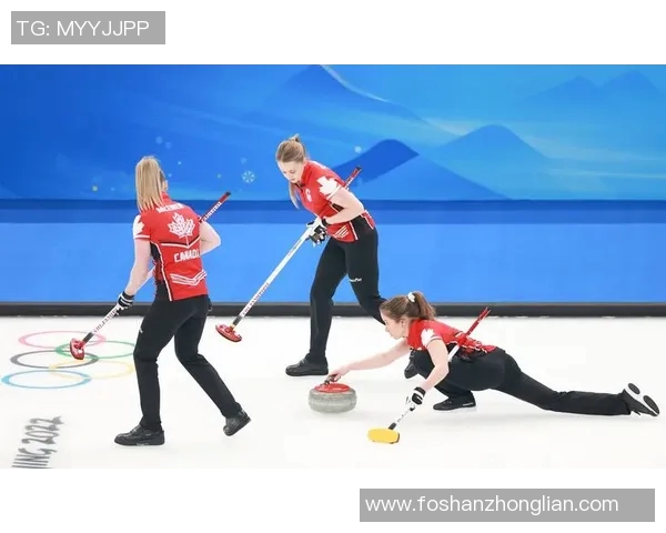轮椅冰壶对决加拿大队展现竞技精神与团结力量 轮椅冰壶对决加拿大队展现竞技精神与团结力量