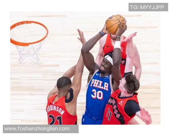 01年76人对阵猛龙的经典对决回顾与精彩瞬间分析
