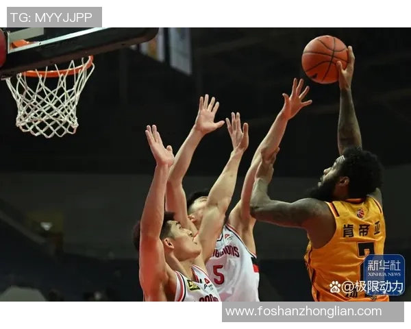 CBA精彩对决广州队与山东队的巅峰对抗精彩集锦回顾 CBA精彩对决广州队与山东队的巅峰对抗精彩集锦回顾